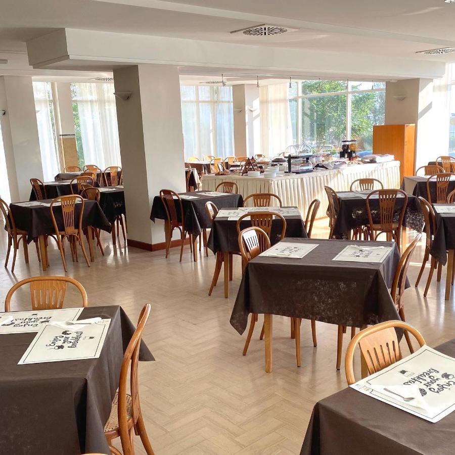 Hotel Audi Frontemare Rimini Zewnętrze zdjęcie